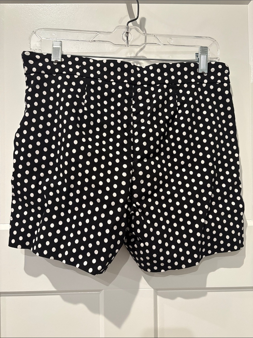 White House Black Market Black & White Polka Shorts Size 8 - Picture 2 of 4